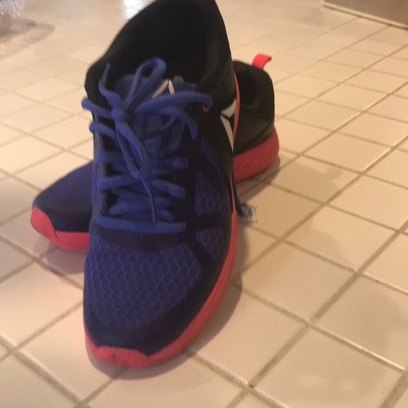 Reebok running shoes - Picture 2 of 3